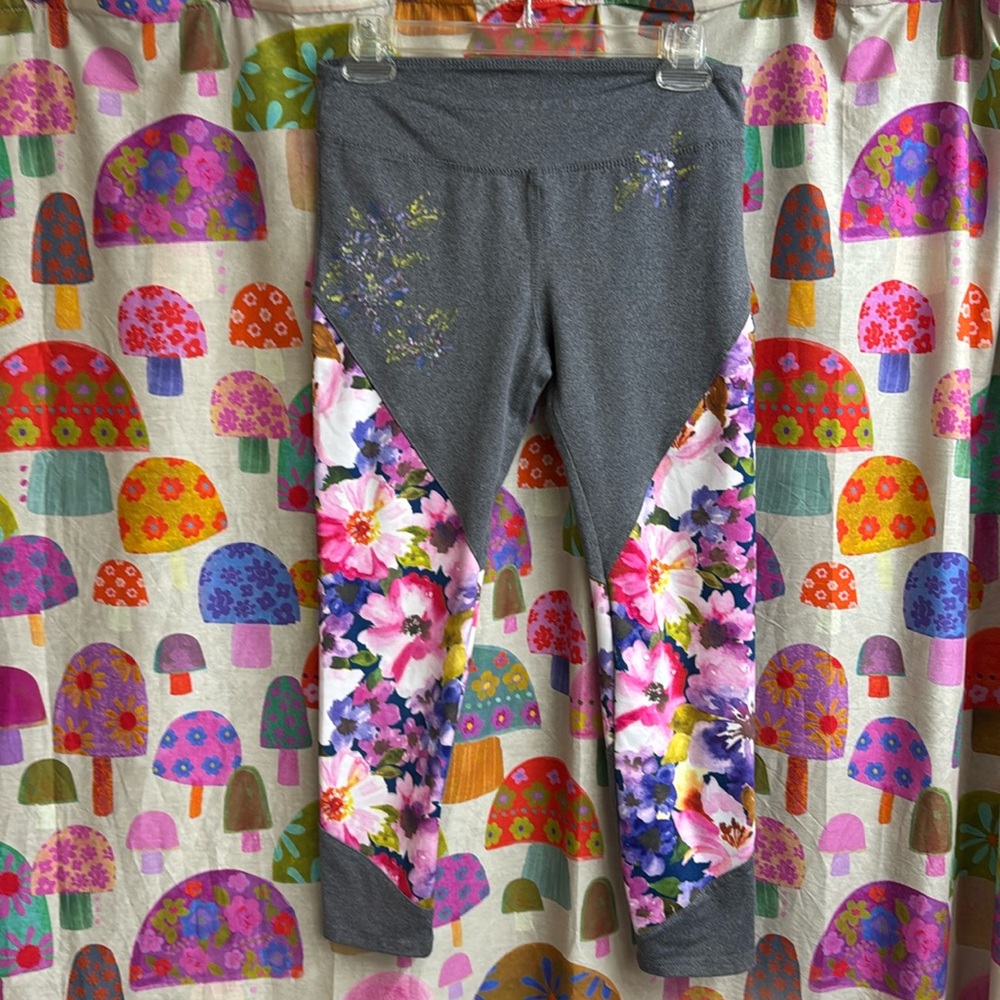 Guru Active Floral Leggings. Small